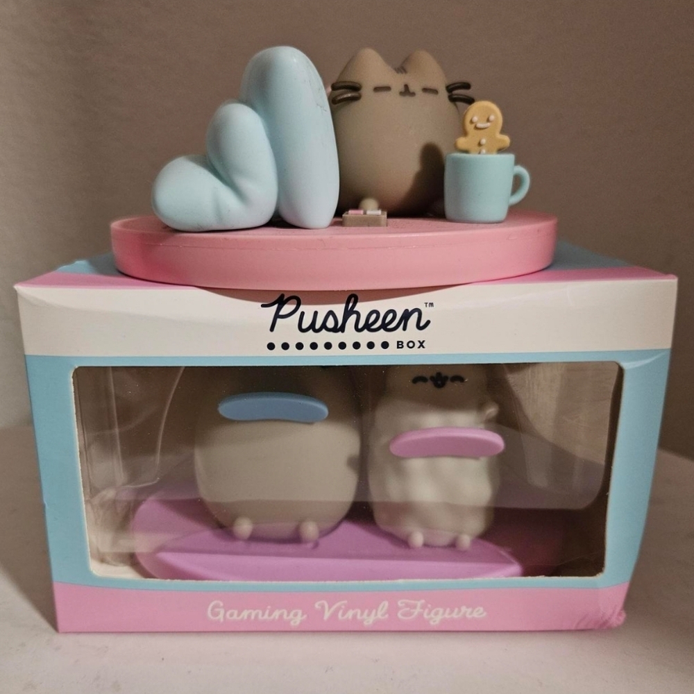 Pusheen Gaming And Relaxing Vinyl Figure